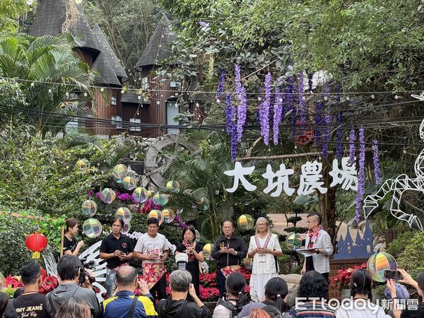 ▲大坑休閒農場以市定民俗「飯擔文化」迎接田媽媽與各地農會代表。（記者林東良翻攝，下同）