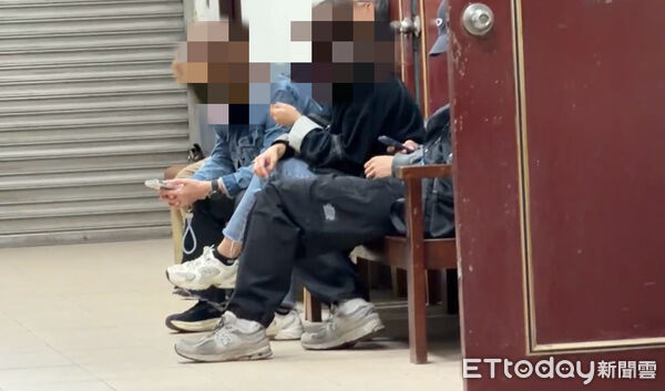 ▲▼退休校長攀玉山殞命！今相驗查死因　妻子哀痛殯儀館認屍。（圖／記者陳宏瑞攝）