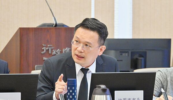 ▲桃園市副市長蘇俊賓今天出席行政院會，針對討論「廚餘養豬政策調整及廚餘去化規劃」報告提出建議。（圖／行政院提供）