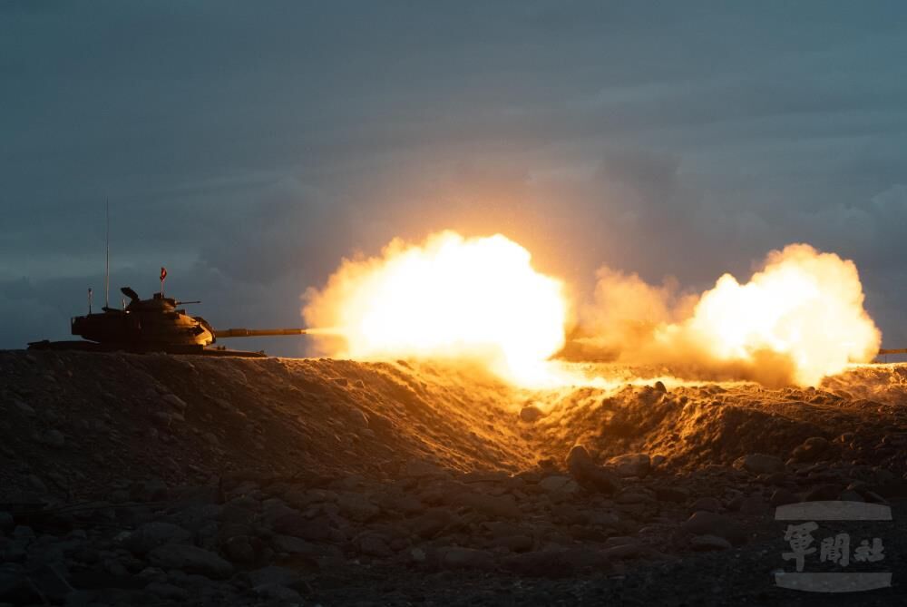 黑夜陣地整備　M60A3戰車太麻里溪口火力開砲