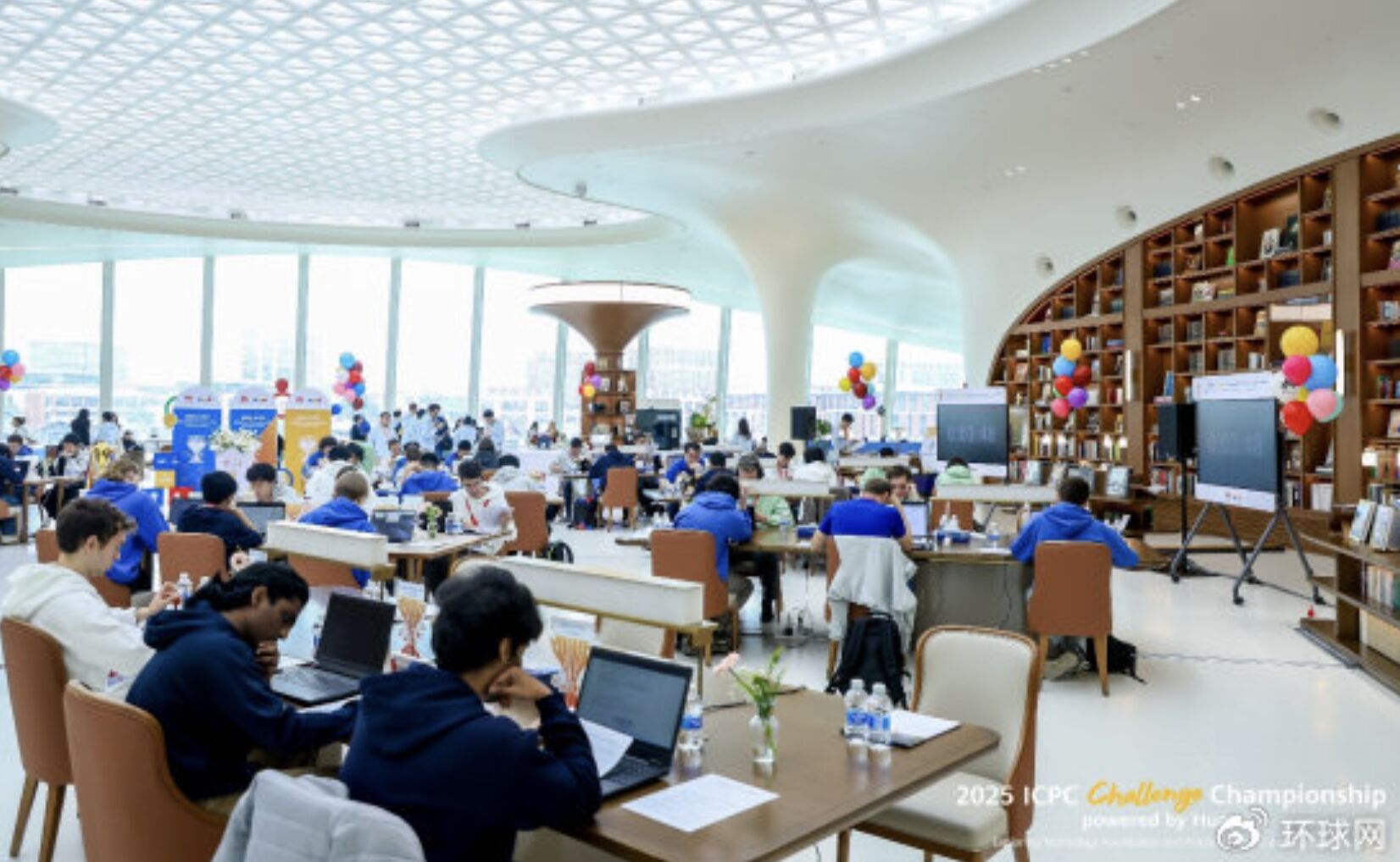 ▲任正非與ICPC全球優勝者及教練座談。（圖／翻攝環球網）