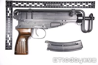 快訊／抓到了！點黑輪不吃卻掉出「衝鋒槍」　32歲男坦認要防身
