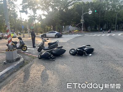 柏油路變滑車道！無良司機載廢油沿路灑漏　4騎士慘摔畫面曝