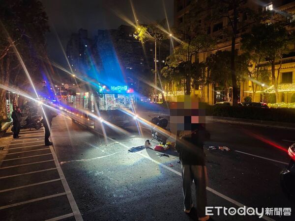 ▲▼北市公車撞女騎士。（圖／記者邱中岳翻攝）