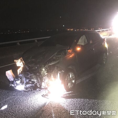 ▲國道3號北向草屯路段4日深夜發生4車追撞事故，釀一傷送醫。（圖／記者高堂堯翻攝）