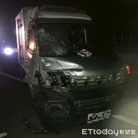 ▲國道3號北向草屯路段4日深夜發生4車追撞事故，釀一傷送醫。（圖／記者高堂堯翻攝）