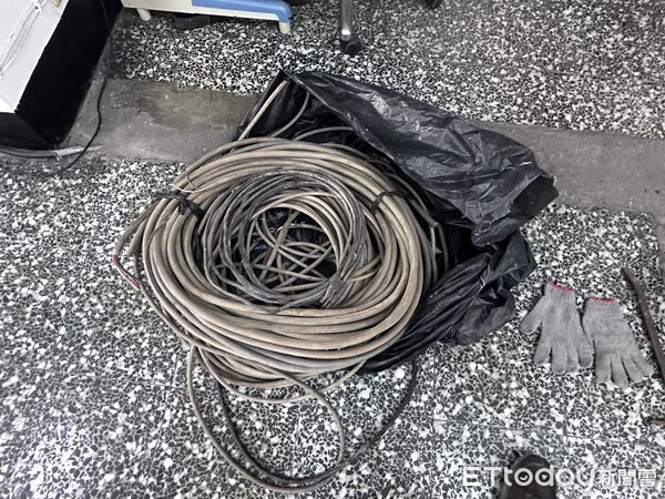 ▲里港警分局查獲翁男涉偷電纜線、吸毒。（圖／記者陳崑福攝）