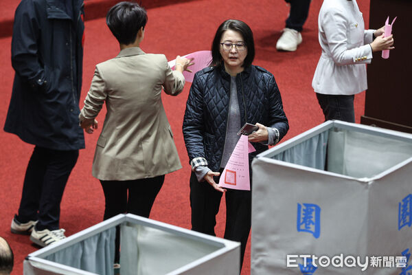 ▲立法院覆議財政劃分法，委員投票。（圖／記者林敬旻攝）