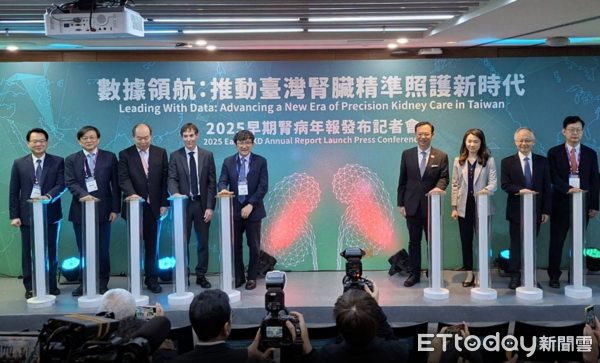 ▲▼         腎病年報    。（圖／記者邱俊吉攝）