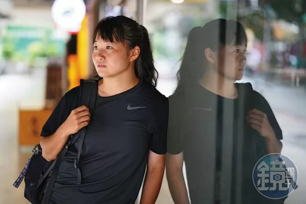 簡奇陞正在思考論文研究主題，因此讀了很多社會學的書。