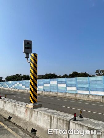 ▲苗栗縣警察局今公告明年3月起，竹南和頭份新增3支固定式測速照相桿取締超速，引發各界議論。（圖／警方提供）