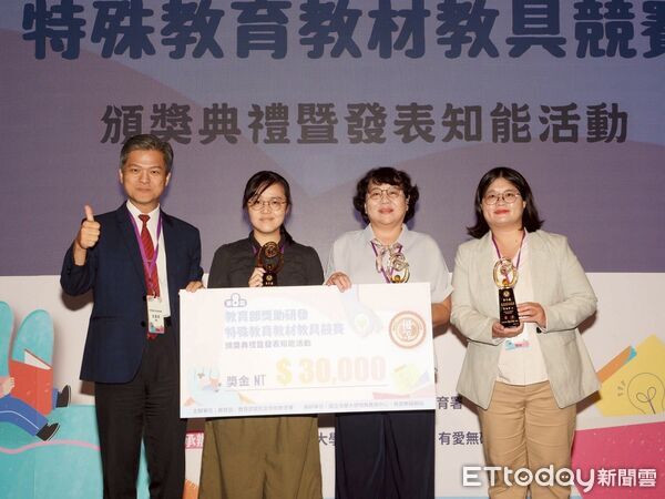 ▲五王國小教師團隊展示自製教具《彩色球球》，以創意設計獲得教育部優等肯定。（記者林東良翻攝，下同）