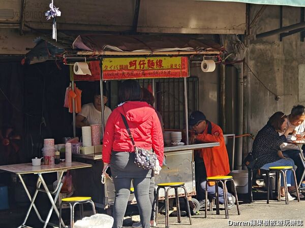 ▲▼萬華60年蚵仔麵線推薦「歐仔麵線」，必吃大腸蚵仔麵線。（圖／部落客Darren提供）