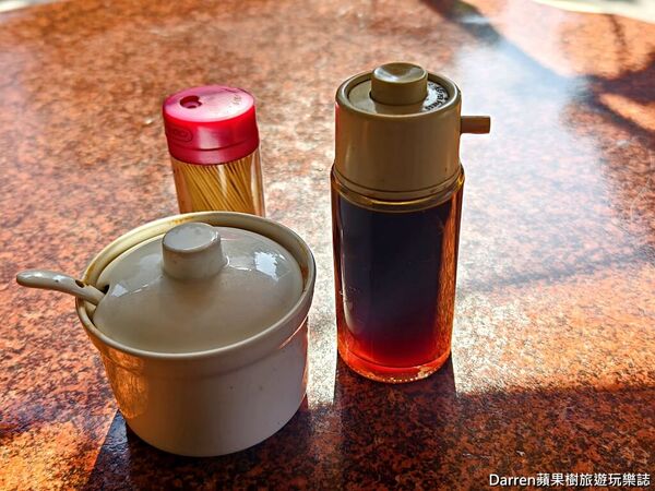 ▲▼萬華60年蚵仔麵線推薦「歐仔麵線」，必吃大腸蚵仔麵線。（圖／部落客Darren提供）