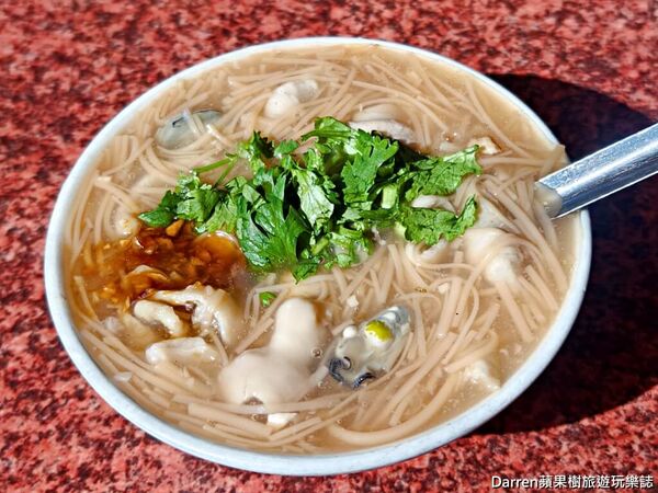 ▲▼萬華60年蚵仔麵線推薦「歐仔麵線」，必吃大腸蚵仔麵線。（圖／部落客Darren提供）