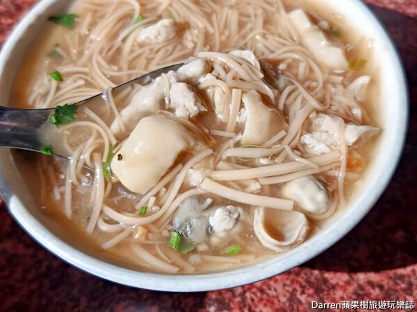 ▲▼萬華60年蚵仔麵線推薦「歐仔麵線」，必吃大腸蚵仔麵線。（圖／部落客Darren提供）