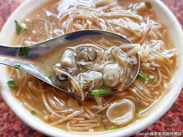 ▲▼萬華60年蚵仔麵線推薦「歐仔麵線」，必吃大腸蚵仔麵線。（圖／部落客Darren提供）