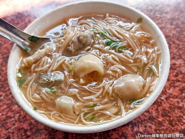 ▲▼萬華60年蚵仔麵線推薦「歐仔麵線」，必吃大腸蚵仔麵線。（圖／部落客Darren提供）