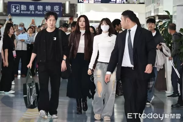 ▲▼ 2025 AAA小港機場接機, LE SSERAFIM      。（圖／記者徐文彬攝）