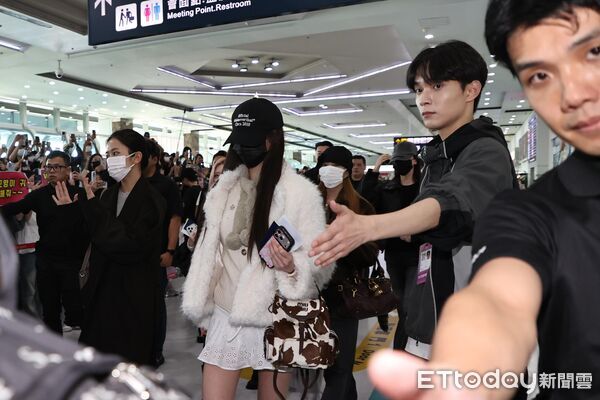 ▲▼ 2025 AAA小港機場接機, IVE    。（圖／記者徐文彬攝）