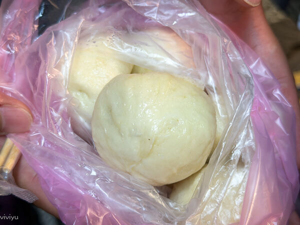 ▲▼桃園美食「雙蛋蛋餅／蒸餃小籠包」，南門市場早餐街35元比臉大雙蛋蛋餅！（圖／部落客VIVIYU提供）