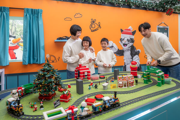 ▲台中「玩樂聖誕&nbsp;樂在其中」今（5日）起限時登場，包含「樂高聖誕魔法屋」遊戲關卡、5公尺高的「星願聖誕樹」。（圖／業者提供）