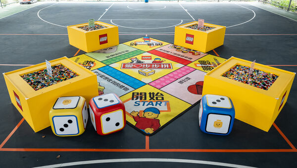 ▲台中「玩樂聖誕&nbsp;樂在其中」今（5日）起限時登場，包含「樂高聖誕魔法屋」遊戲關卡、5公尺高的「星願聖誕樹」。（圖／業者提供）