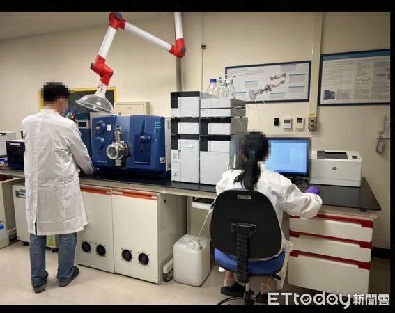 ▲▼高雄市衛生局實驗室檢測動物用藥殘留的「液相層析串聯質譜儀（LC-MS/MS)」。（圖／記者許宥孺翻攝）