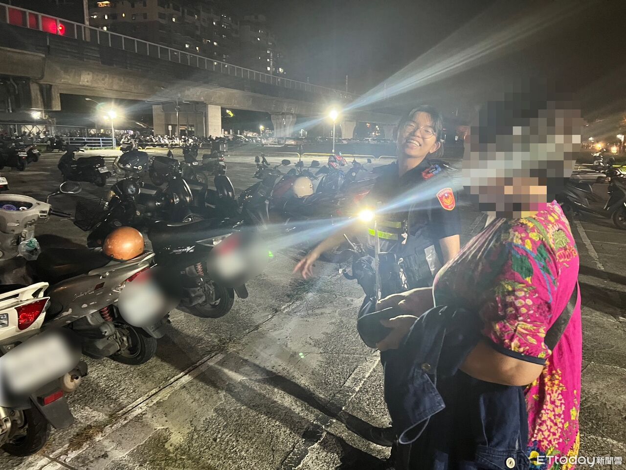 女「腦袋突當機」找不到機車！車號也忘了　警陪找1hr終尋回