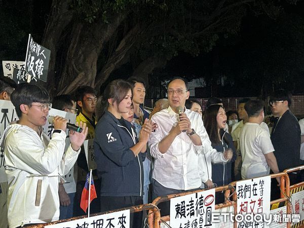 聲援黃呂錦茹遭7度舉牌！違反集遊法送辦　北檢今首度傳喚朱立倫