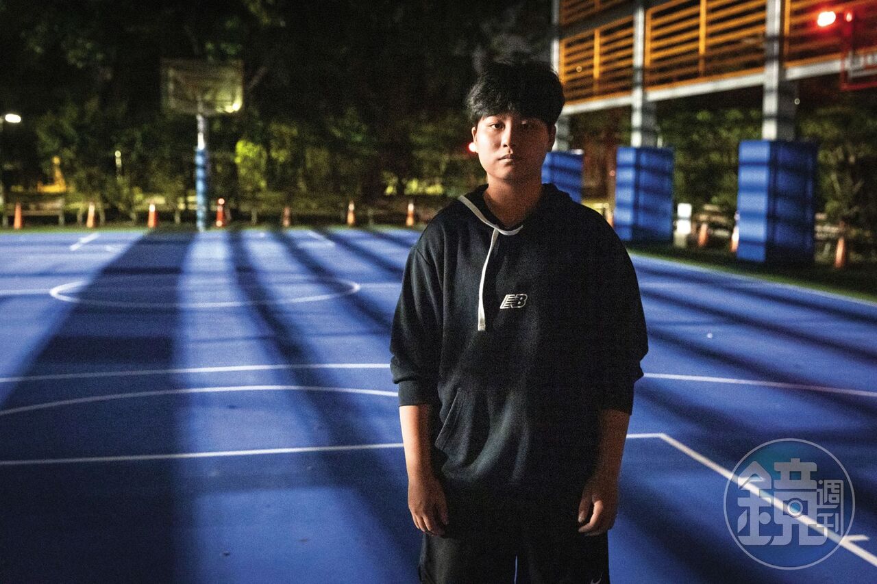 體育生說不！學姐受教練指示圍毆霸凌　要她睡地板