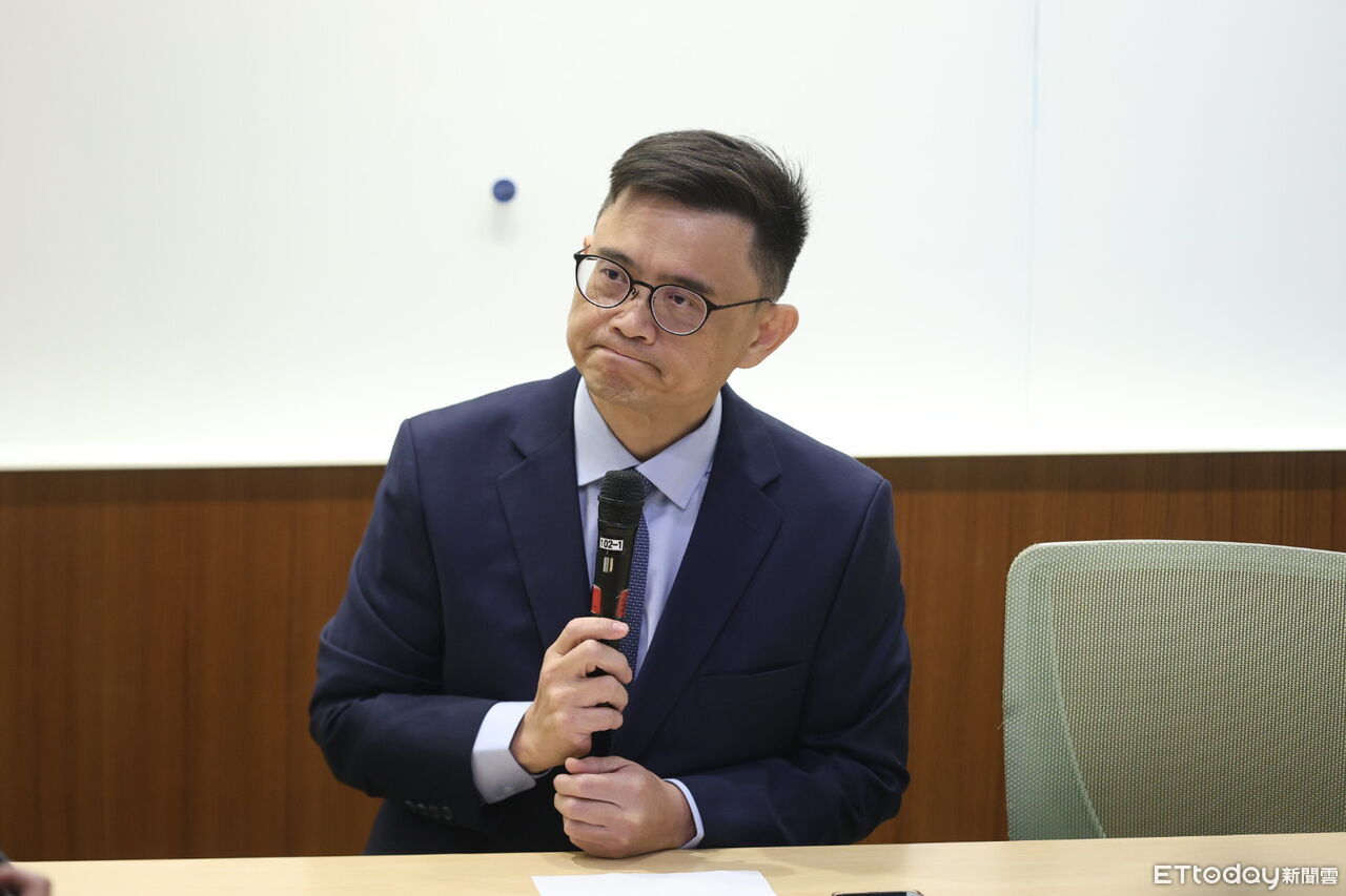 賴瑞隆兒涉霸凌 綠粉喊「國小打架稀鬆平常」:追殺8歲很垃圾