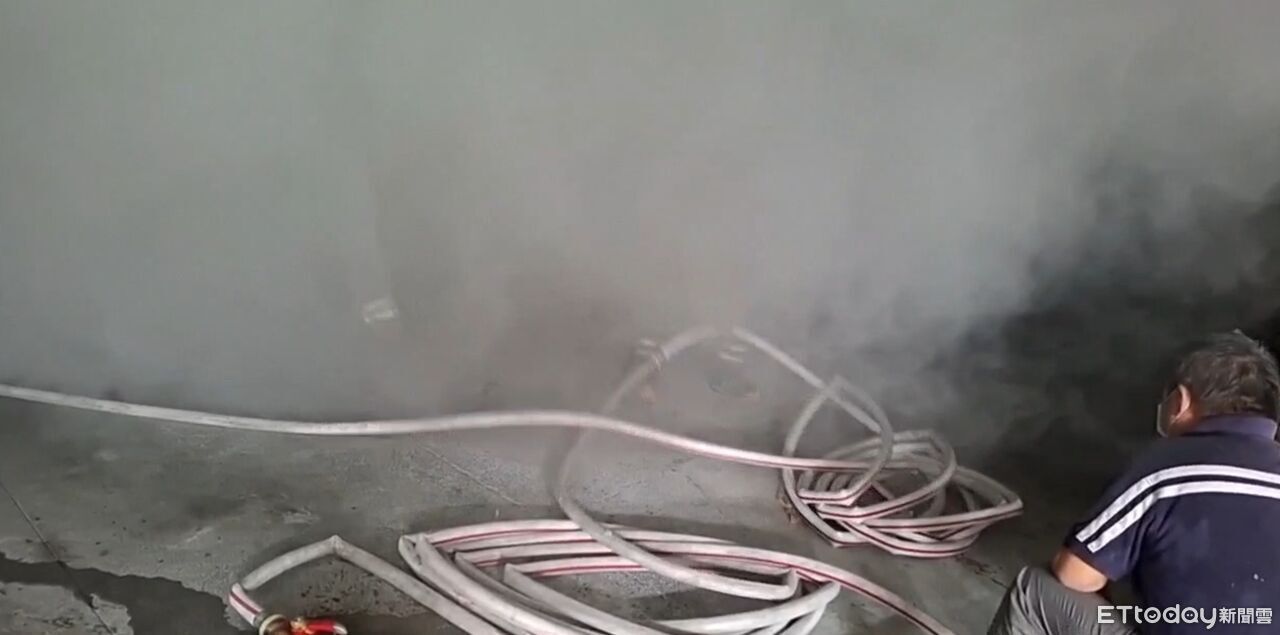 快訊／台南東區大樓地下室火警！恐怖黑煙狂竄　現場畫面曝光