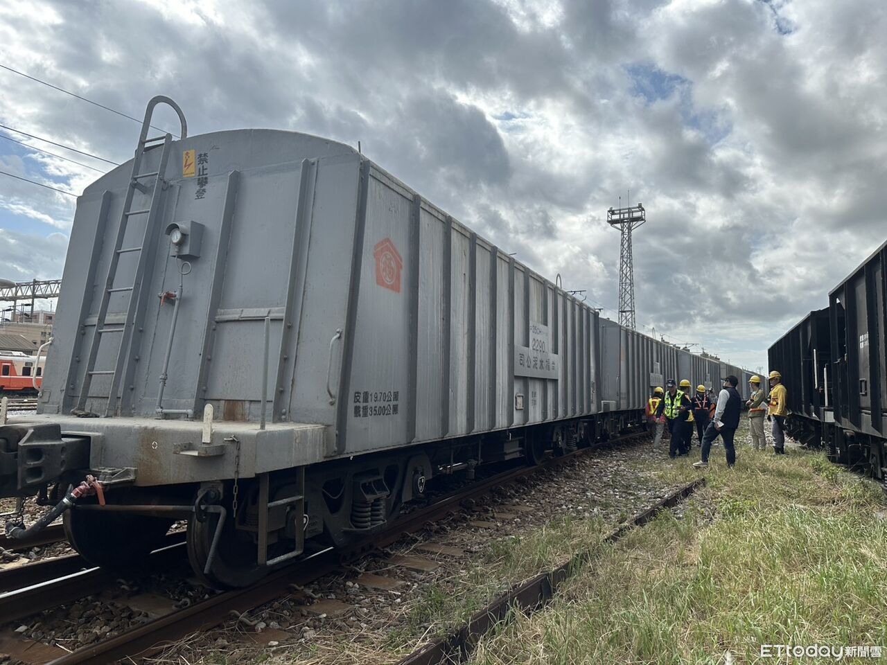 花蓮站現場畫面曝光！台鐵調車員摔車外再挨撞　手臂遭輾爆血亡