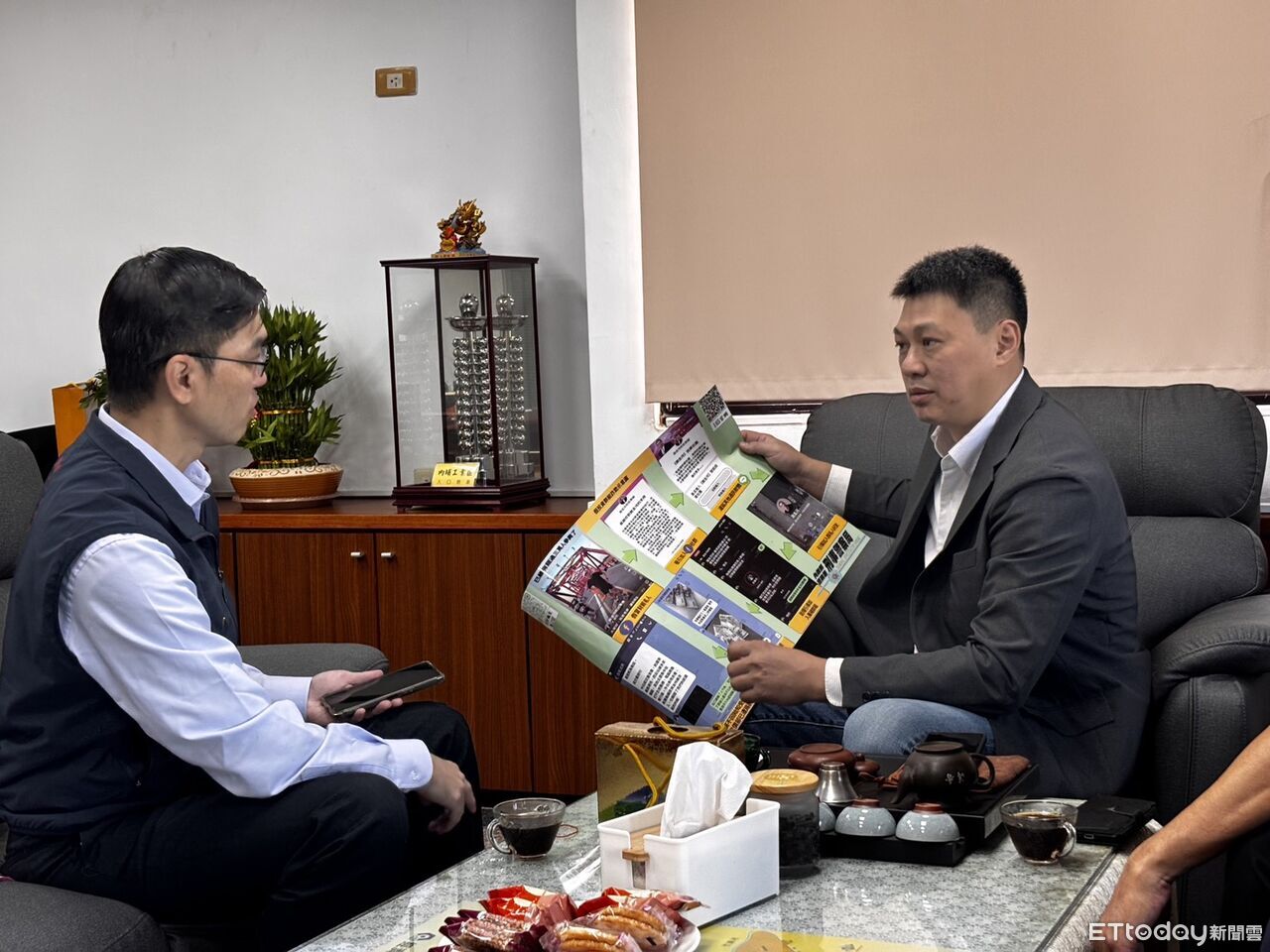 老闆 LINE 要你匯款？ 內埔警走進企業　揭620萬險被騙真相