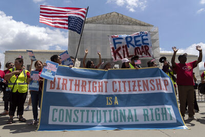 川普上任廢除「出生公民權」嚴防非法移民　美最高法院明年審理