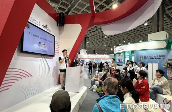 ▲成大醫院以「智慧守護・照護有感」主軸登場醫療科技展，4大展區完整呈現智慧醫療藍圖。（記者林東良翻攝，下同）