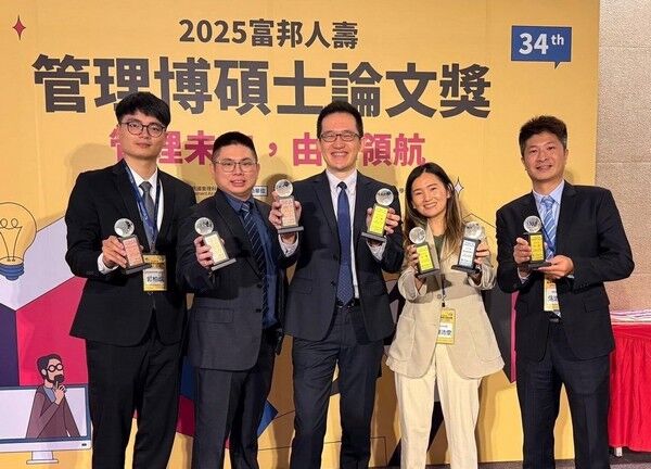 ▲中大資管系陳以錚教授　崇越論文大賞成績亮眼