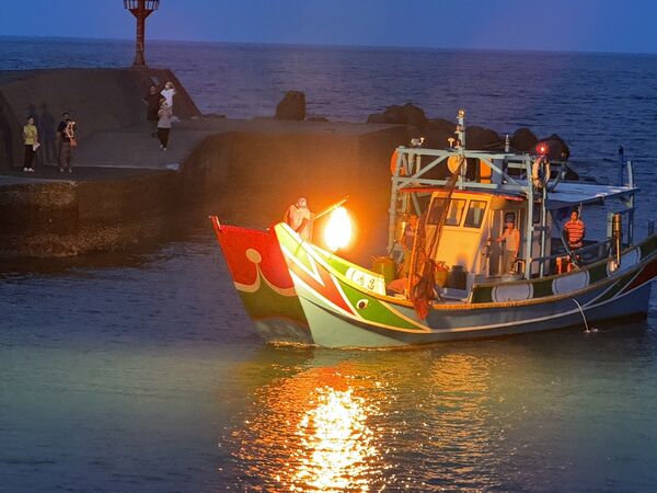 ▲磺港溫泉公共浴室,蹦火仔,金點草里驛棧,跳石海岸,草里ㄟ家壁畫,基魚市水攤。（圖／新北市漁業處提供）