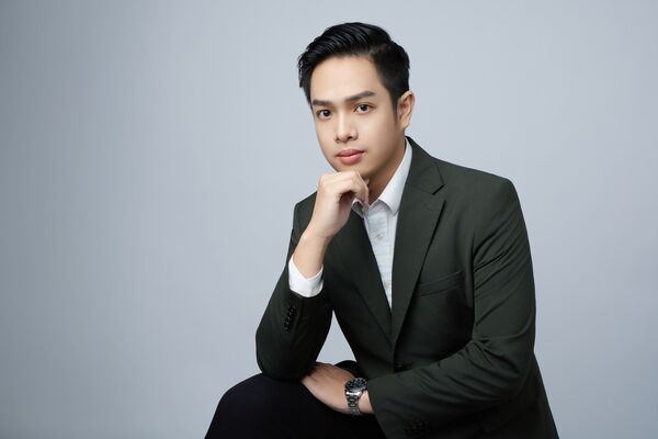 ▲▼民進黨創黨元老洪奇昌過去國會辦公室主任李偉民之子李立聖。（圖／翻攝自Facebook／必勝- 李立聖）