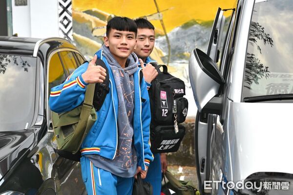 ▲仁愛國中安心就學交通車啟用，立委馬文君籲一起守護孩子上下學的路。（圖／馬文君服務團隊提供）