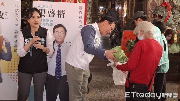 ▲▼  張啓楷【民眾嘉菜啦！挺菜農、疼惜民眾】公益贈菜活動  。（圖／記者翁伊森翻攝）