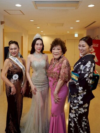 ▲台灣官方代表團12/3赴日參與 Miss &amp; Mrs. Global 大賽。禮服由wedding21韓式婚紗攝影提供。（圖／主辦單位提供）