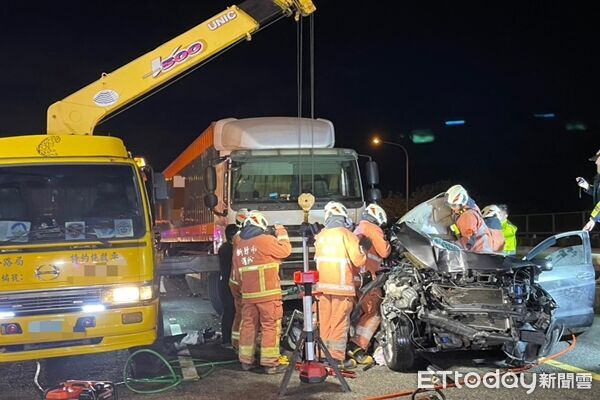 國3晚間連環車禍！半聯結車駕駛「恍神撞4車」1死7傷