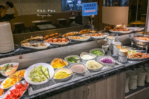 ▲▼板橋府中「一水創意牛排」，最夠誠意牛排館吃到飽，只要300元CP超高！（圖／部落客周花花提供）