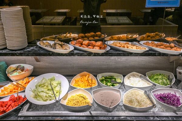 ▲▼板橋府中「一水創意牛排」，最夠誠意牛排館吃到飽，只要300元CP超高！（圖／部落客周花花提供）