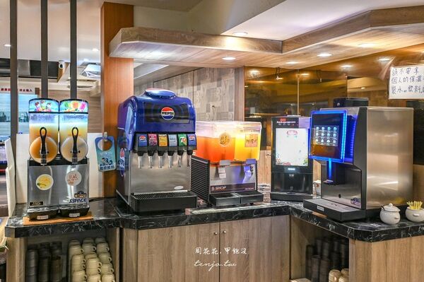 ▲▼板橋府中「一水創意牛排」，最夠誠意牛排館吃到飽，只要300元CP超高！（圖／部落客周花花提供）