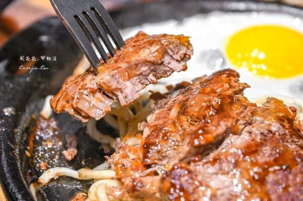 ▲▼板橋府中「一水創意牛排」，最夠誠意牛排館吃到飽，只要300元CP超高！（圖／部落客周花花提供）