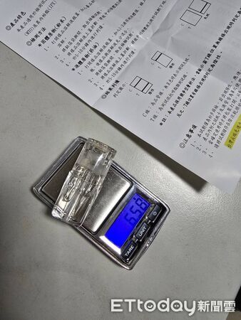 ▲▼             中和男毒駕撞倒一排機車，又逆向衝撞轎車。（圖／記者陸運陞翻攝，下同）