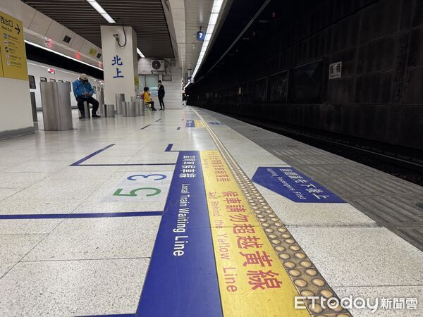 ▲▼台鐵,月台,月台黃線,月台警戒線,旅客。（圖／記者李姿慧攝）